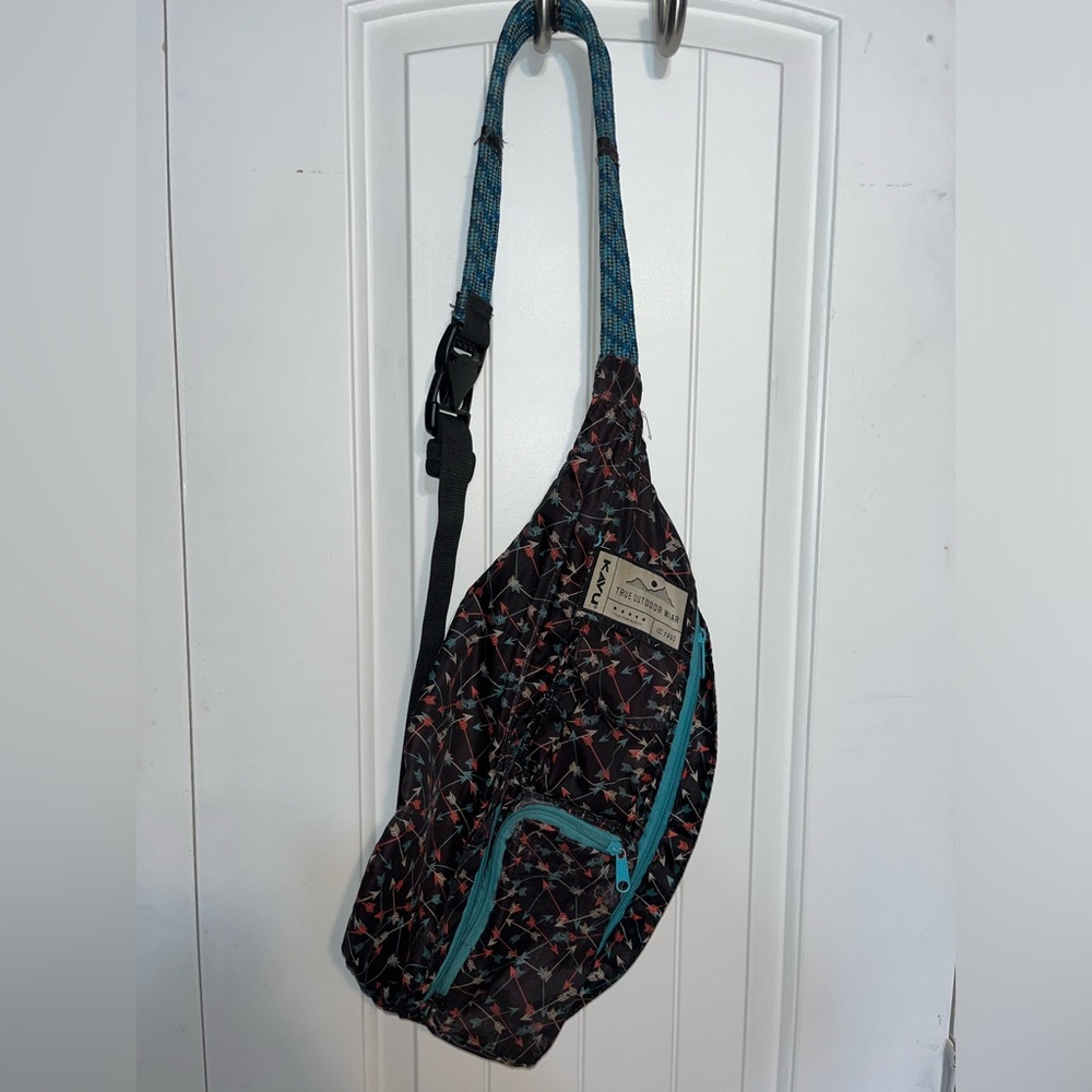 Kavu Sling Bag - Arrow Print